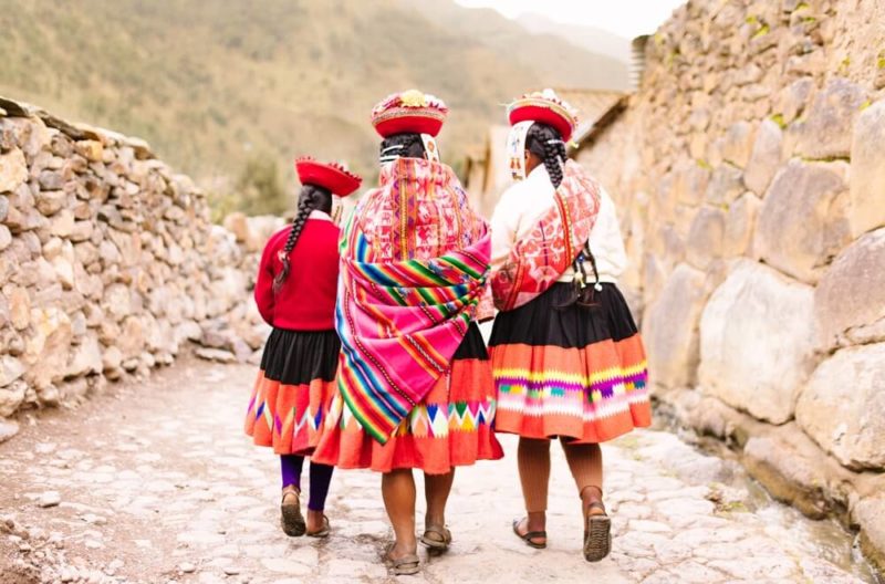 Weavers of the Clouds: Textile Arts of Peru by Hugh Thomson