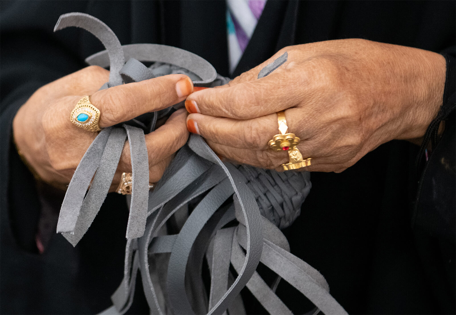 Irthi Contemporary Crafts Council, ‘Safeefah X Leather Bag’ weaving COURTESY: Design Dubai Week / PHOTOGRAPHY: Moez Achour
