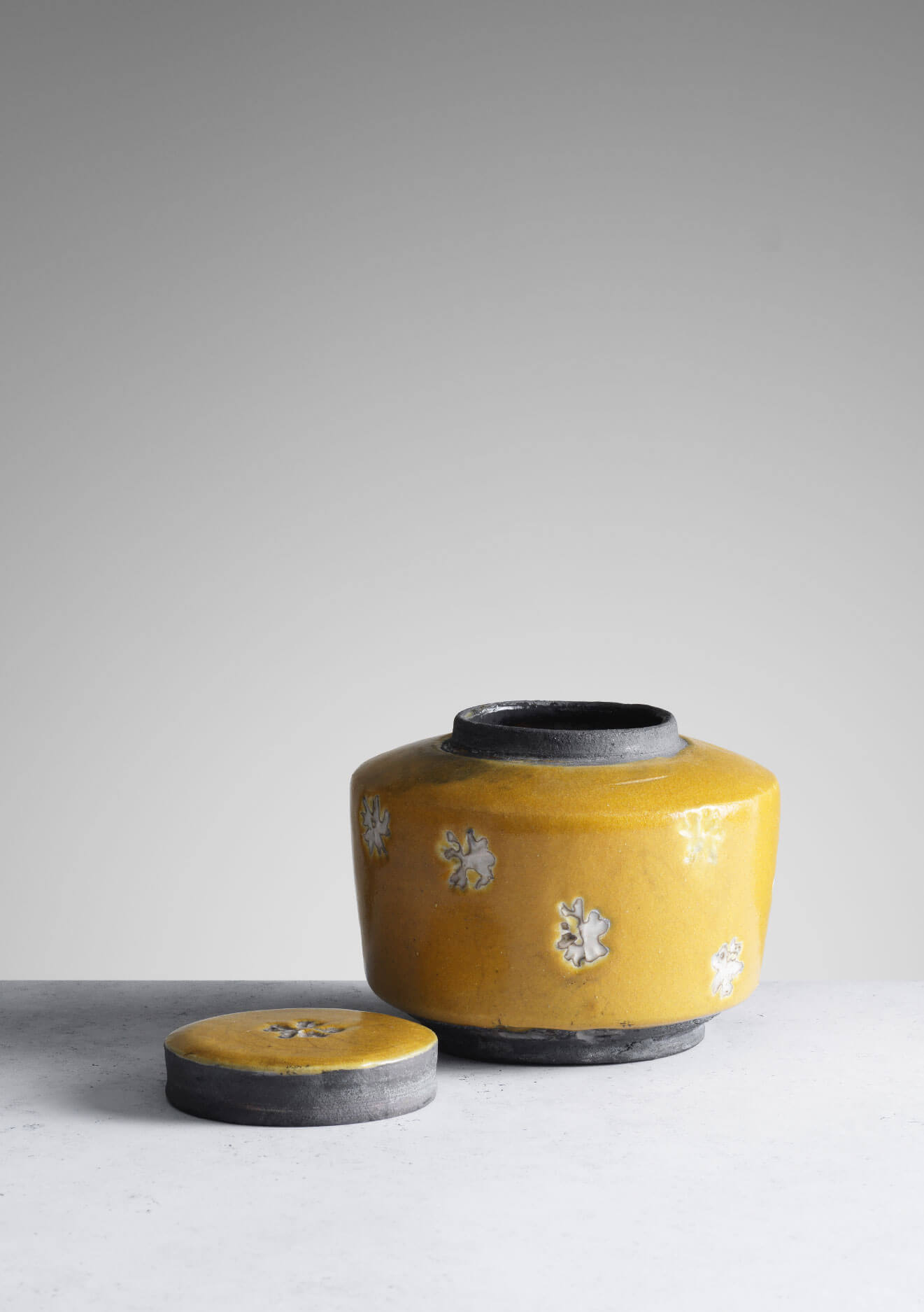 Inger Rokkjer, 'Lidded Jar', 2006 COURTESY: Oxford Ceramics Gallery / PHOTOGRAPH: Michael Harvey