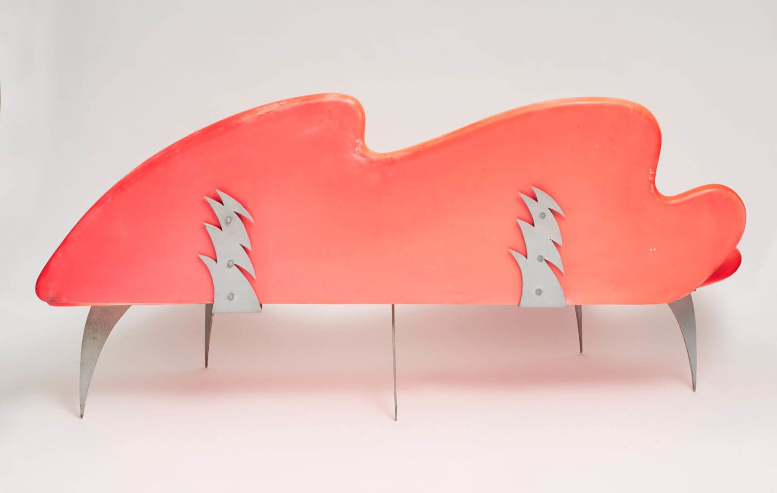 Elizabeth Browning Jackson, ‘Gloria’ bench, 1985 COURTESY: Elizabeth Browning Jackson & Superhouse / PHOTOGRAPH: Luis Corzo