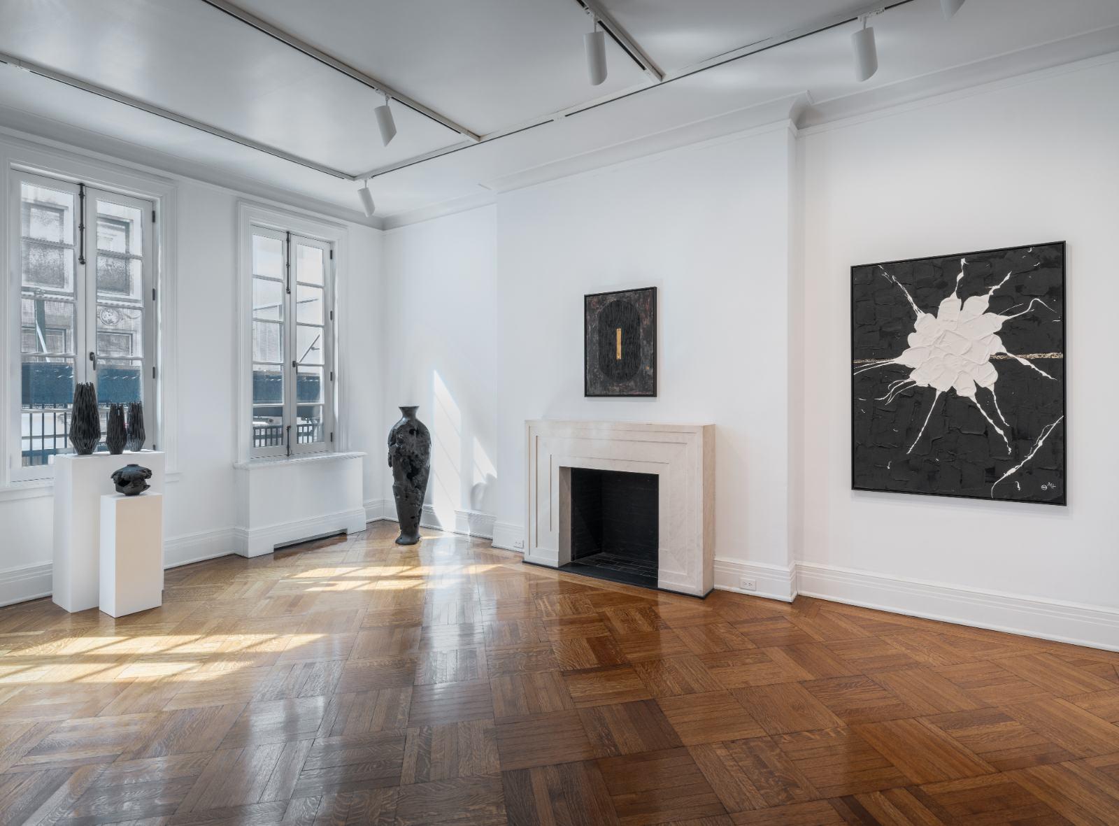 Exhibition view, ‘Aude Herlédan and Eleanor Lakelin: In Shadow and in Light’ COURTESY: Rosenberg & Co. / PHOTOGRAPHY: © Adam Reich