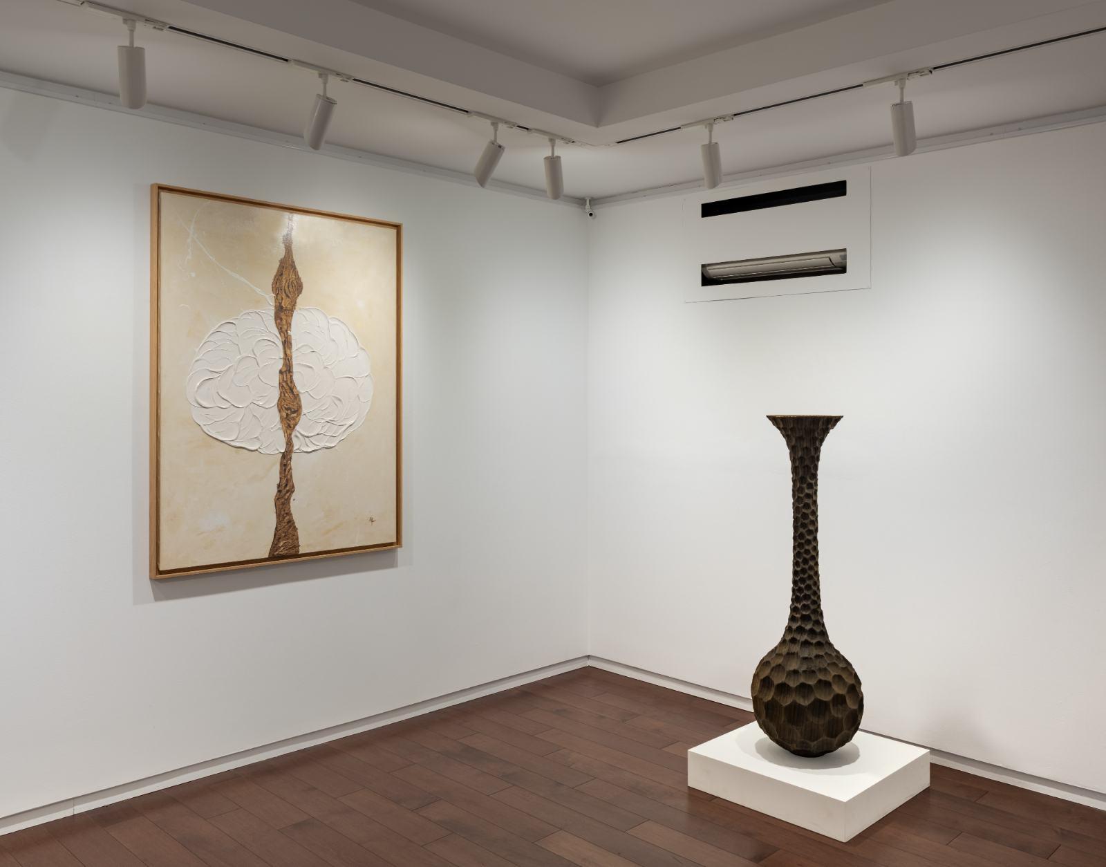 Exhibition view, ‘Aude Herlédan and Eleanor Lakelin: In Shadow and in Light’ COURTESY: Rosenberg & Co. / PHOTOGRAPHY: © Adam Reich