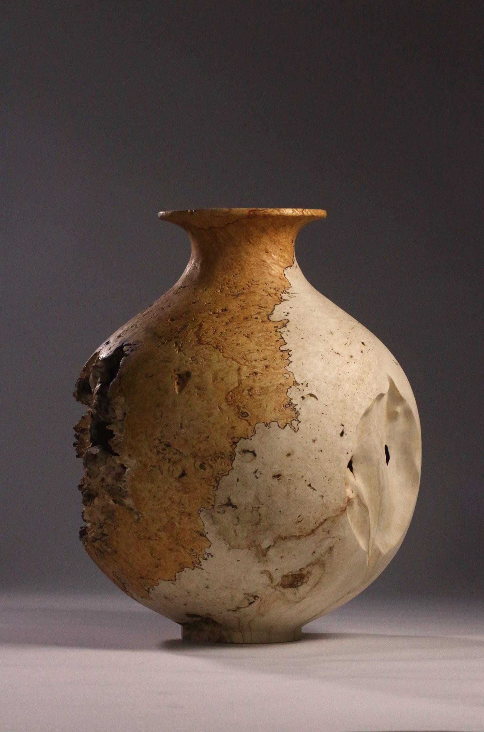 Eleanor Lakelin, ‘Lidded vessel #3’, 2024 COURTESY: Eleanor Lakelin & Galerie 1831