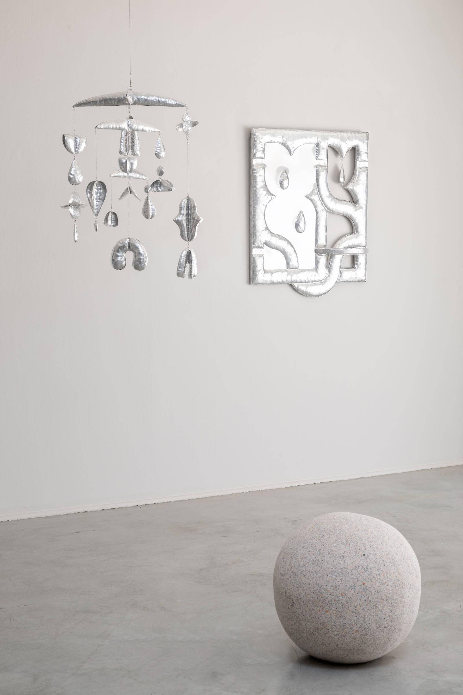 Exhibition view, ‘By Which We Live’ with (left to right): Bregje Sliepenbeek, ‘Wallpiece’, 2026; Bregje Sliepenbeek, ‘Mobile’, 2026; Study O Portable, ‘Rubber Rocks Sphere’, 2026 COURTESY: Gallery FUMI / PHOTOGRAPH: Penguins Egg Studio