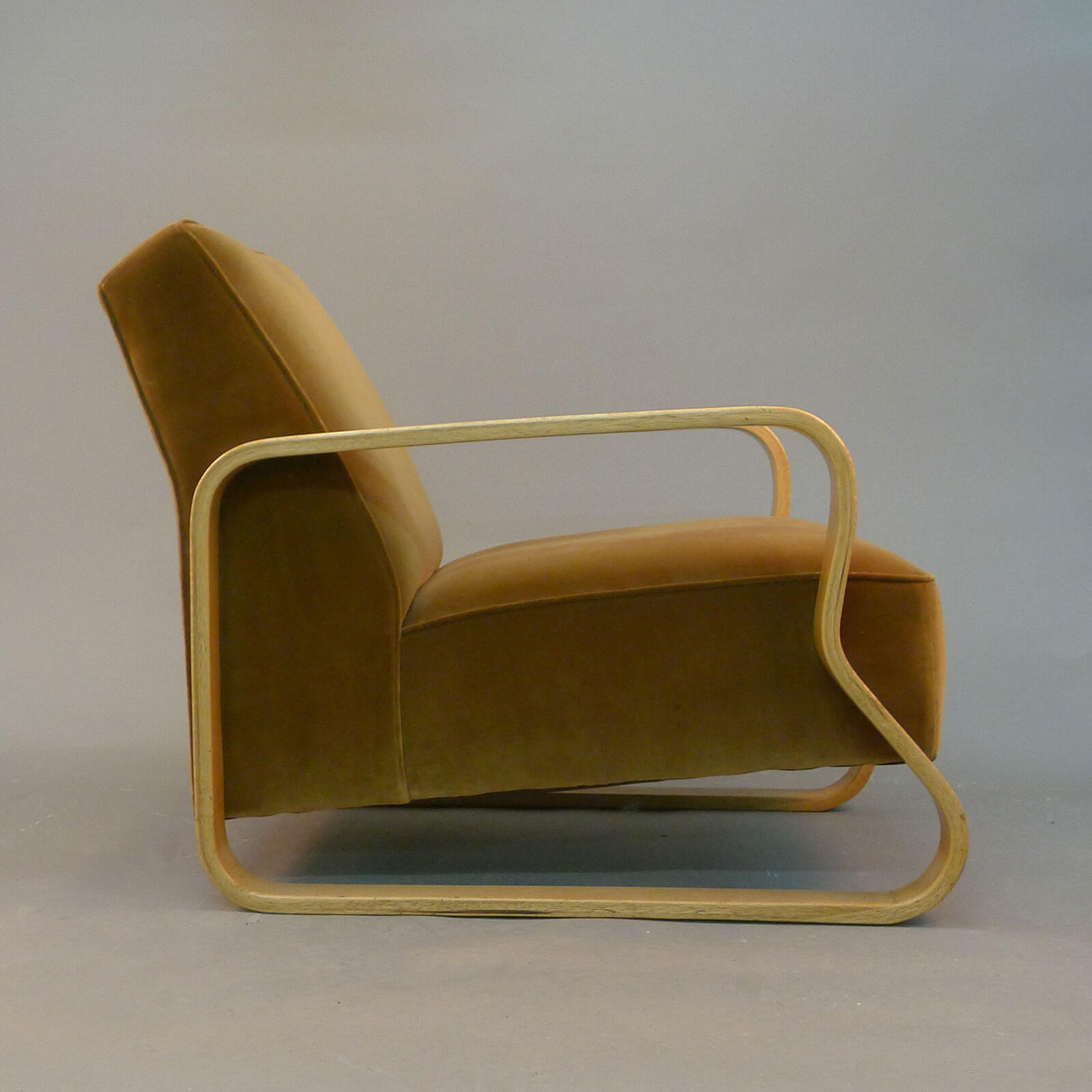 Alvar Aalto, ‘Upholstered Armchair model 44’, circa 1930 COURTESY: © Zig Zag Gallery, London