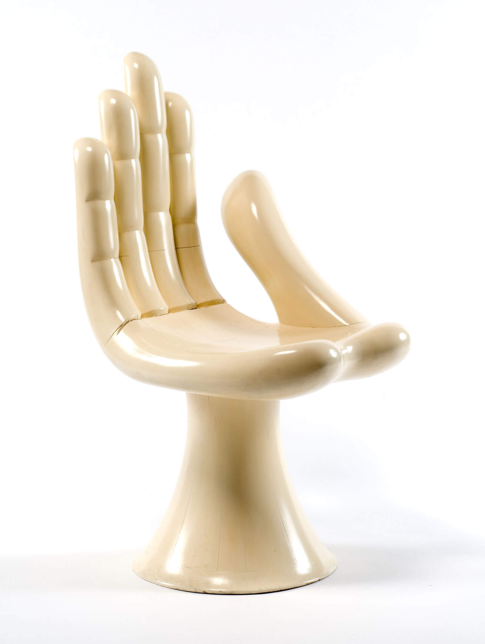 Pedro Friedeberg, ‘Hand Chair’, 1961 COURTESY: FNAC 1954 Collection du Centre national des arts plastiques © droits réservés / Cnap PHOTOGRAPH: © Béatrice Hatala / Les Arts Décoratifs