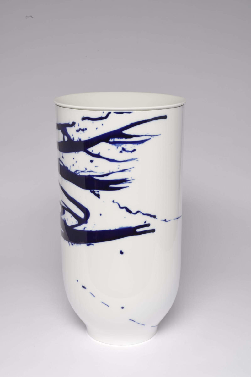 ‘Vase Charpin’ No. 2 by Fabienne Verdier COURTESY: Fabienne Verdier, Manufacture de Sèvres © Audrey Falet